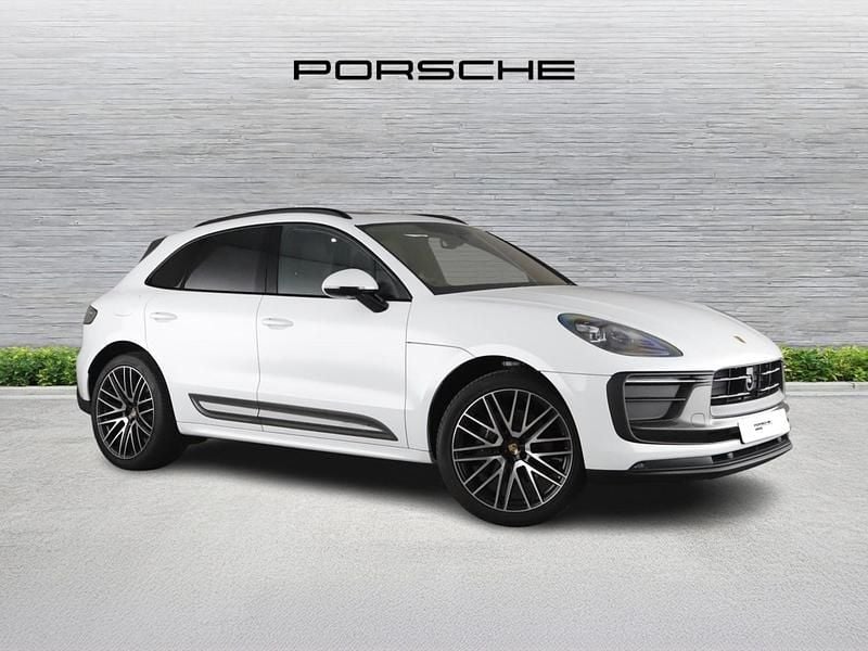 Carrara white metallic Used 2025 Porsche Macan SUV | £68,500 (Fair price) - Image 1/4