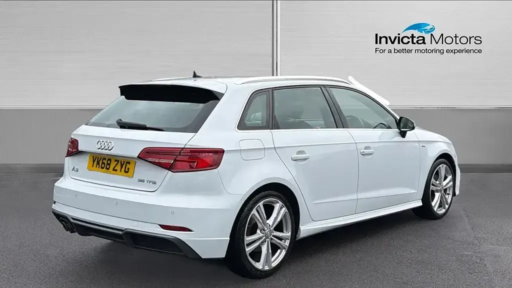 Begagnad Audi A3 S-Line 150 HK (110 kW) 2018 Vit Sedan