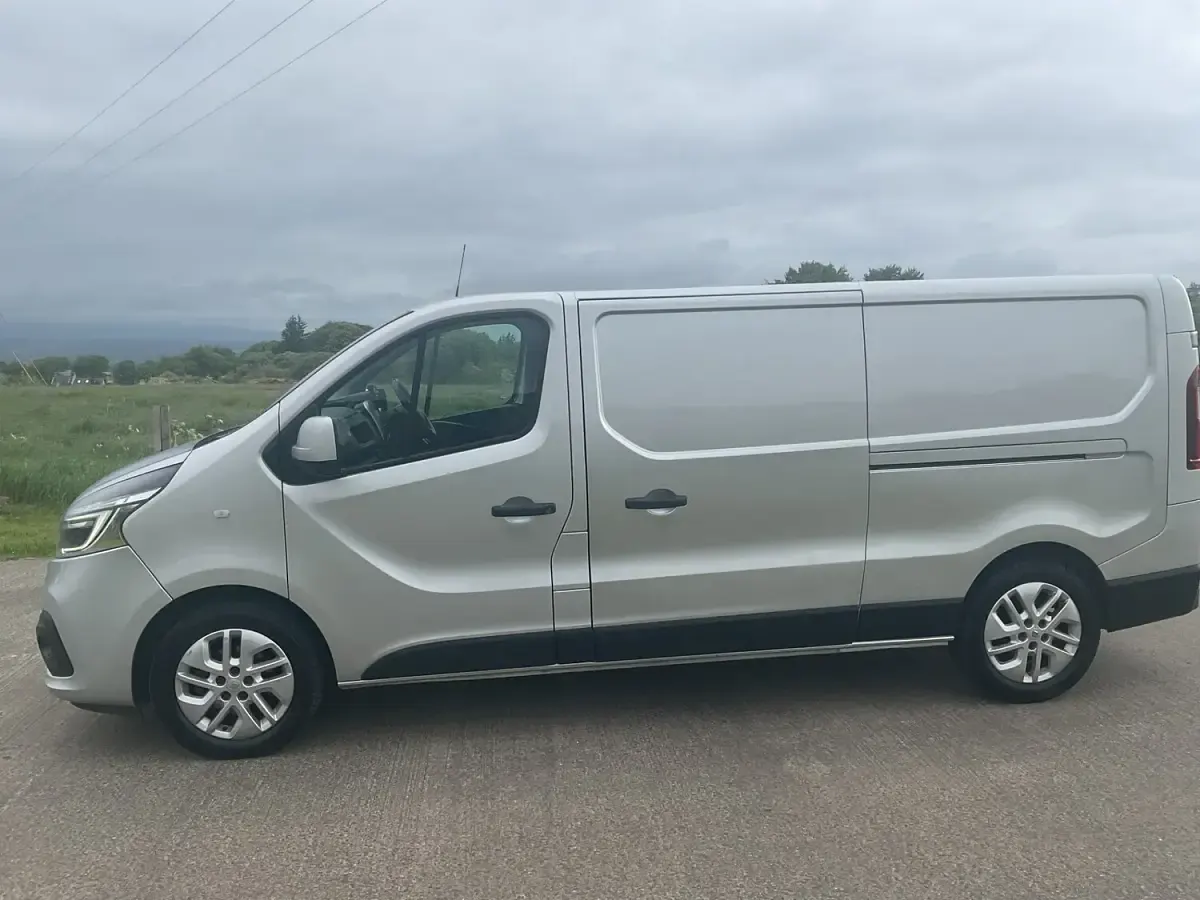 Used Renault Trafic 2020 Silver MPV