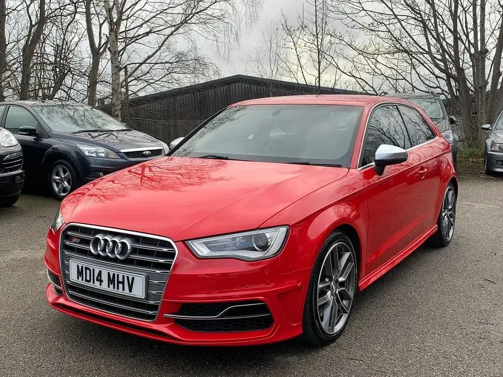 Begagnad Audi S3 Sportback Design 296 HK (217 kW) 2014 Röd Halvkombi