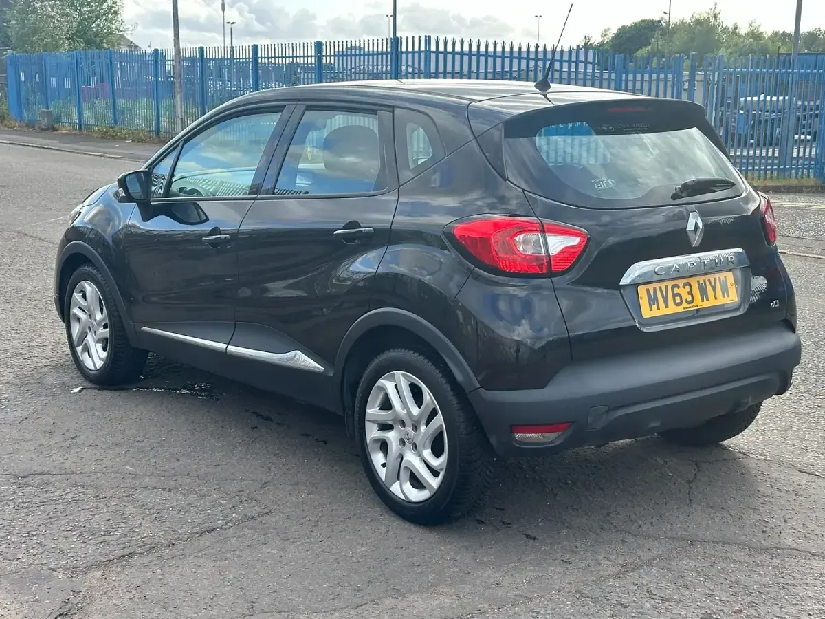 Used Renault Captur Dynamique 90 HP (66 kW) 2013 Black SUV