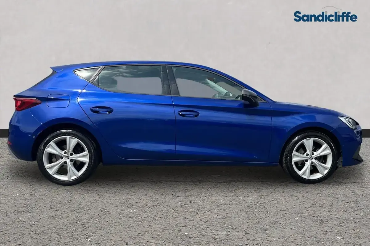 Used Seat Leon FR 131 HP (96 kW) 2023 Blue Hatchback
