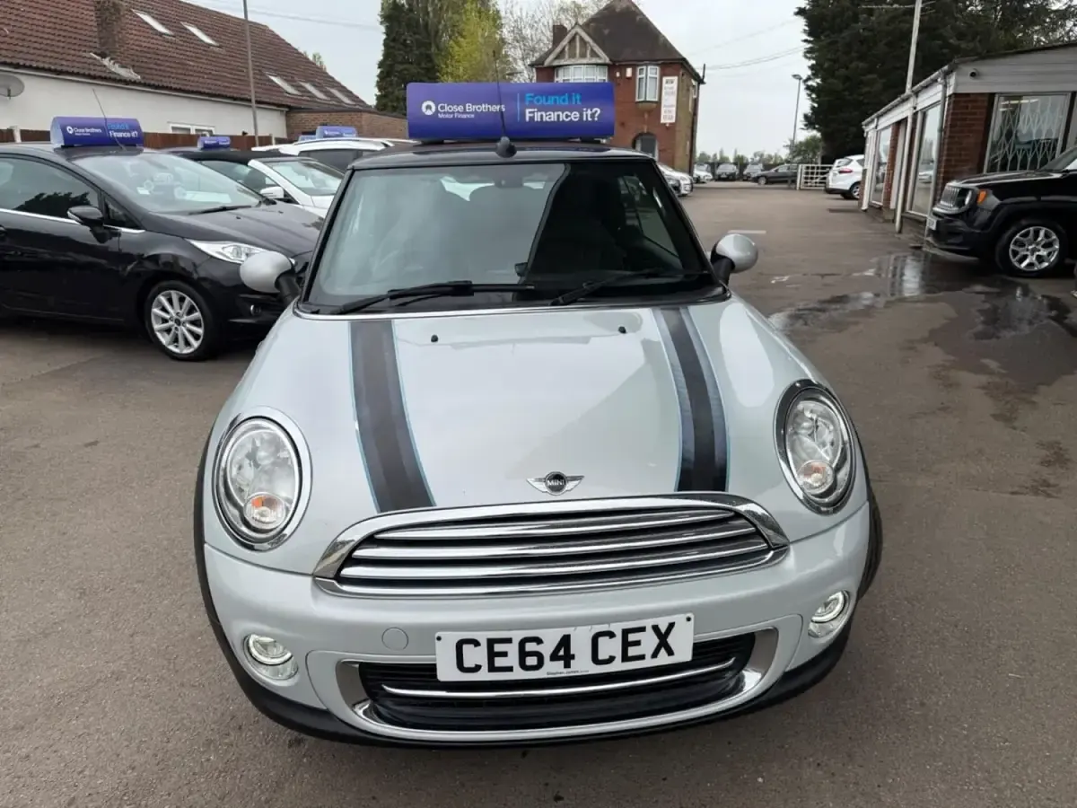 Usado Mini Cooper Cabriolet 122 HP (89 kW) 2014 Prateado Cabrios