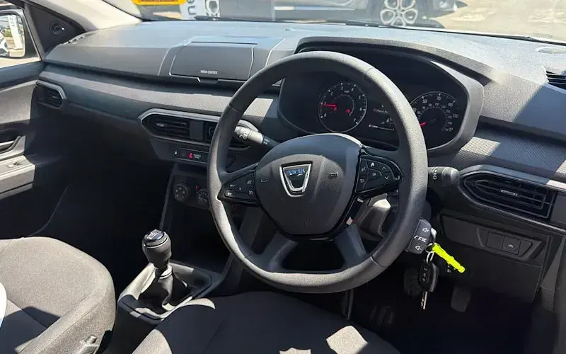Used Dacia Sandero Essentiel 101 HP (74 kW) 2022 White Hatchback