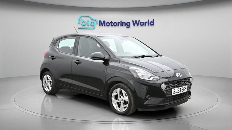 Used Hyundai i10 SE 67 HP (49 kW) 2023 Black Hatchback