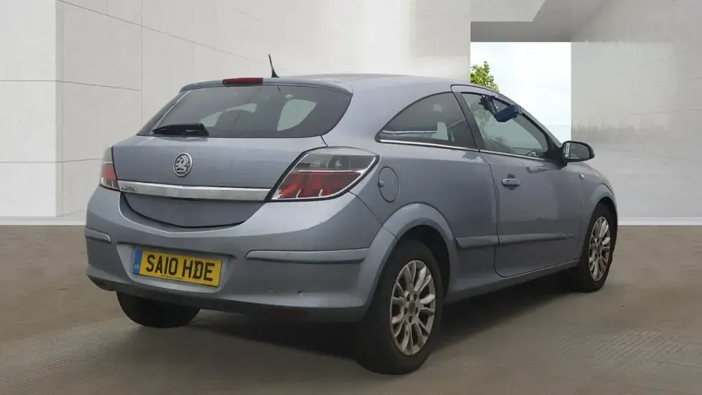 Used Vauxhall Astra SRi 140 HP (102 kW) 2010 Silver Hatchback
