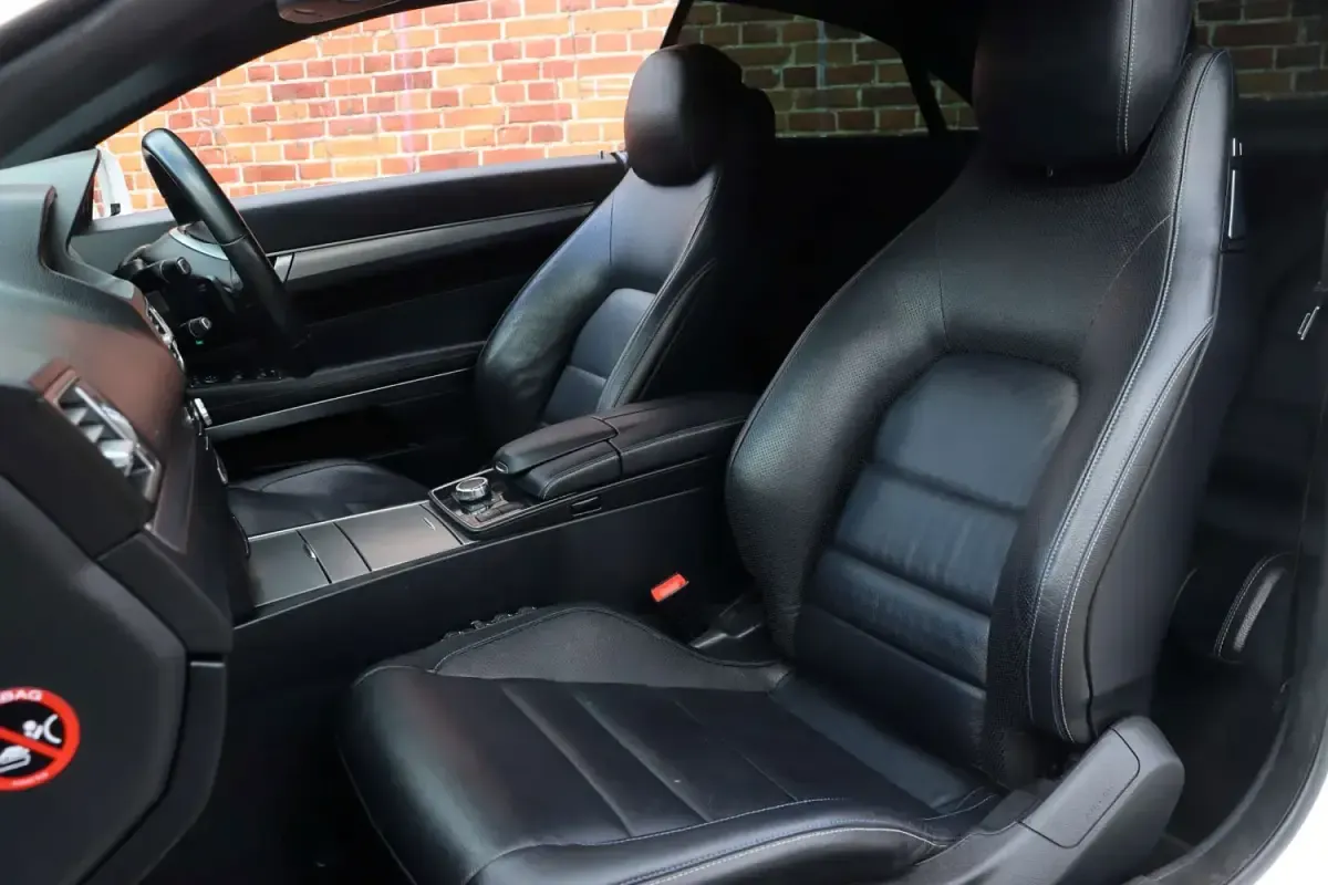 Begagnad Mercedes E220 AMG line 177 HK (130 kW) 2016 Vit Sportkupé