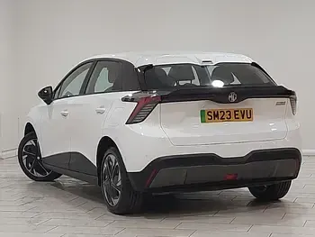Used MG MG4 EV SE 125 kW (170 HP) 2023 White Hatchback