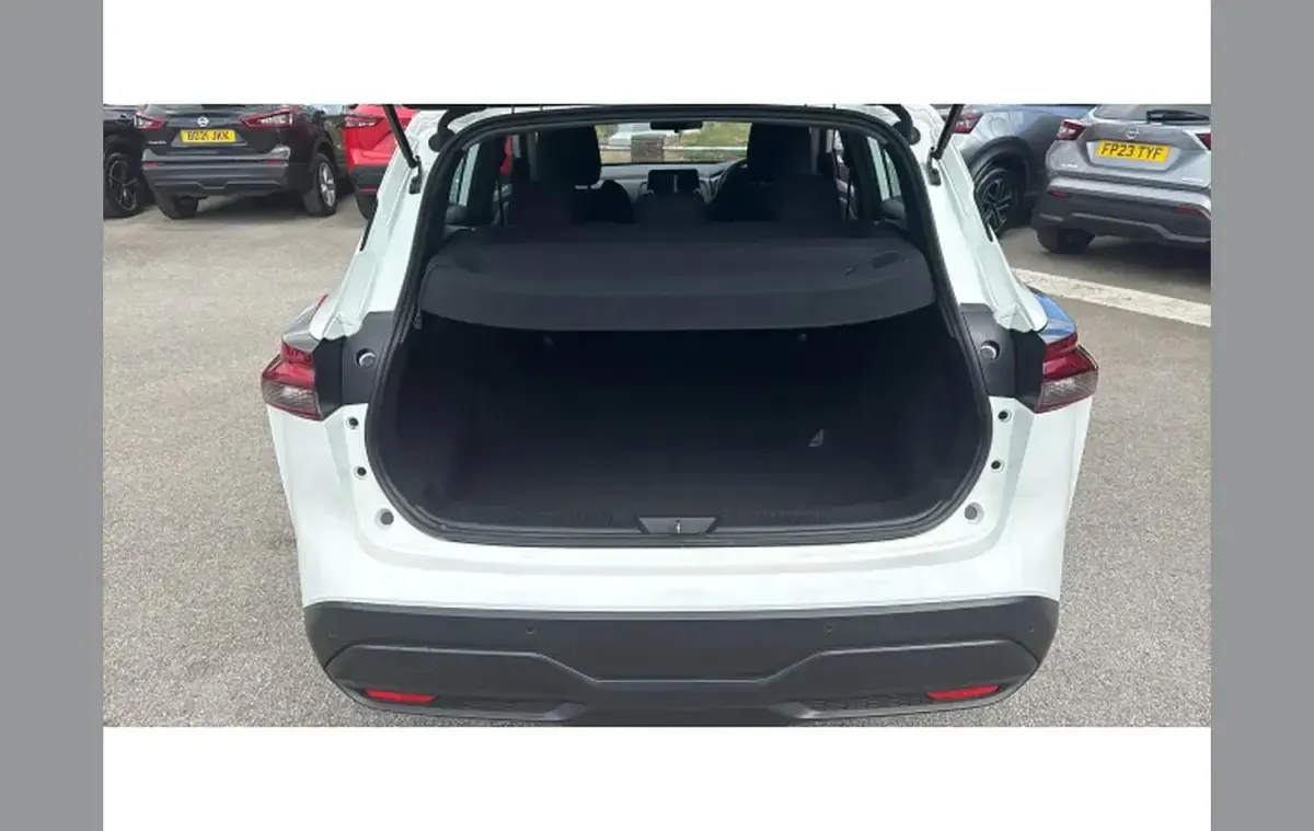 Used Nissan Qashqai Acenta Premium 158 HP (116 kW) 2023 White SUV