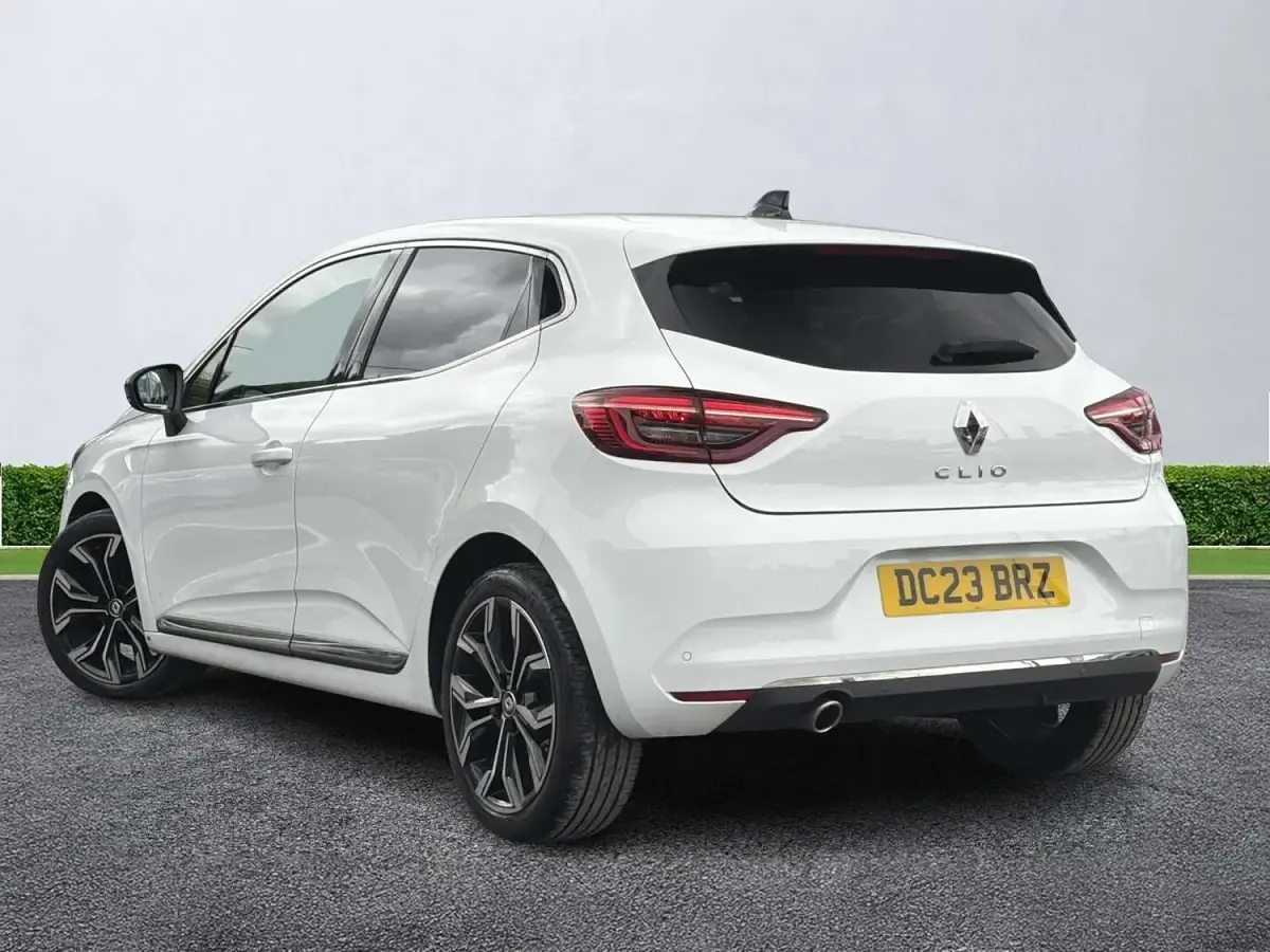 Used Renault Clio Techno 90 HP (66 kW) 2023 White Hatchback