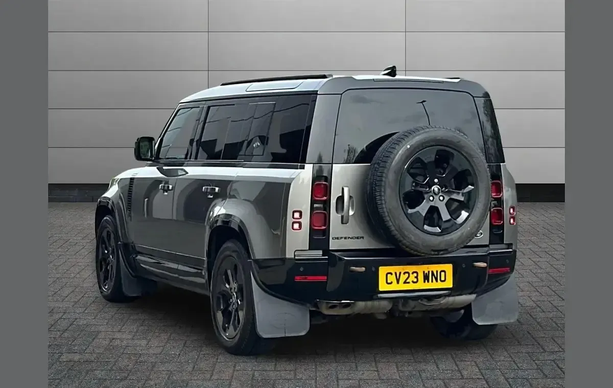 Used Land Rover Defender HSE Dynamic 245 HP (180 kW) 2023 Silver SUV