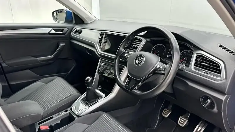 Used VW T-Roc Active 150 HP (110 kW) 2021 Blue SUV
