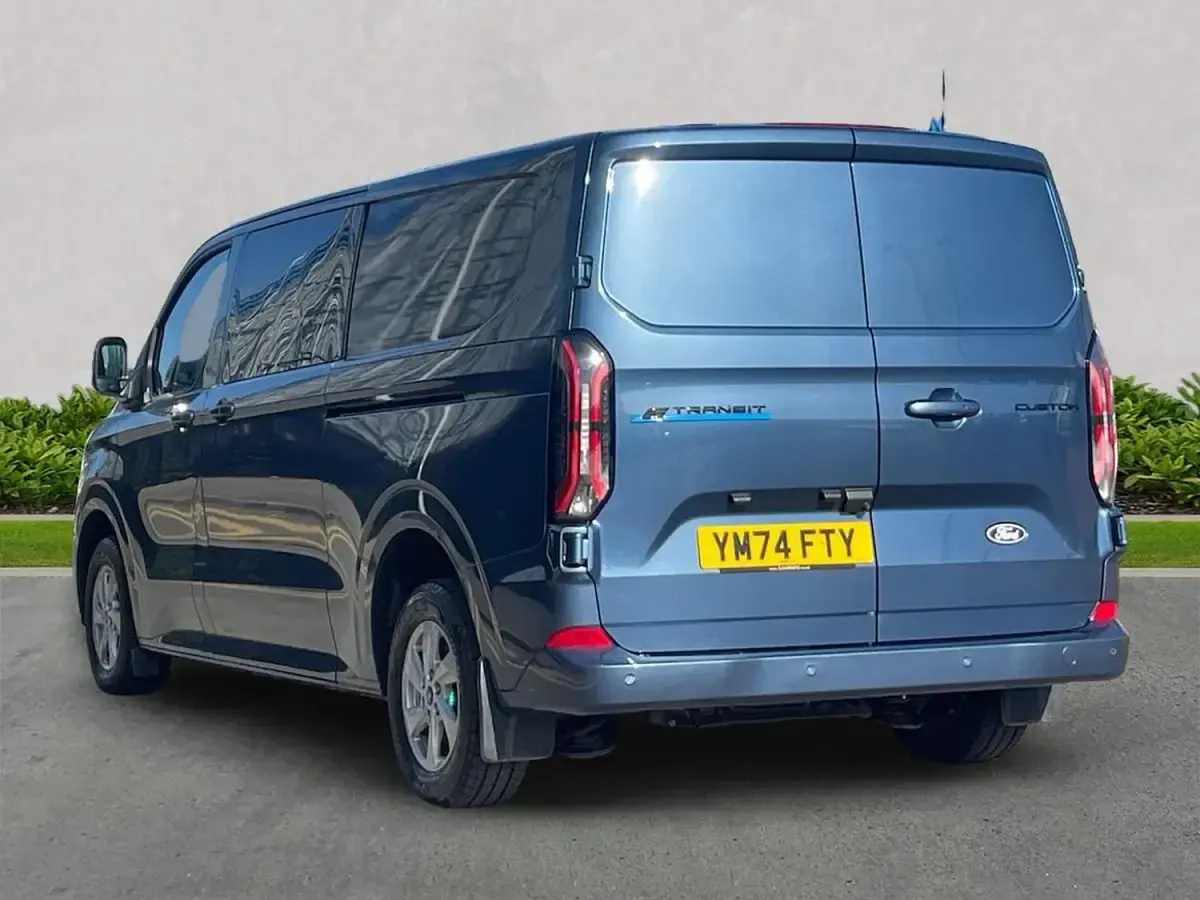 Usado Ford E-Transit Limited 100 kW (136 CV) 2024 Azul Van