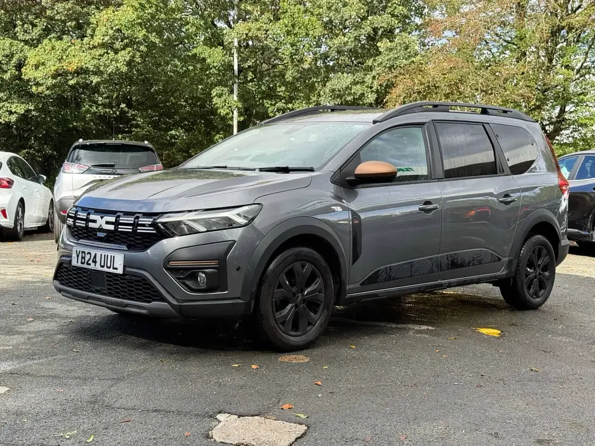 Used Dacia Jogger Extreme 110 HP (80 kW) 2024 Grey MPV