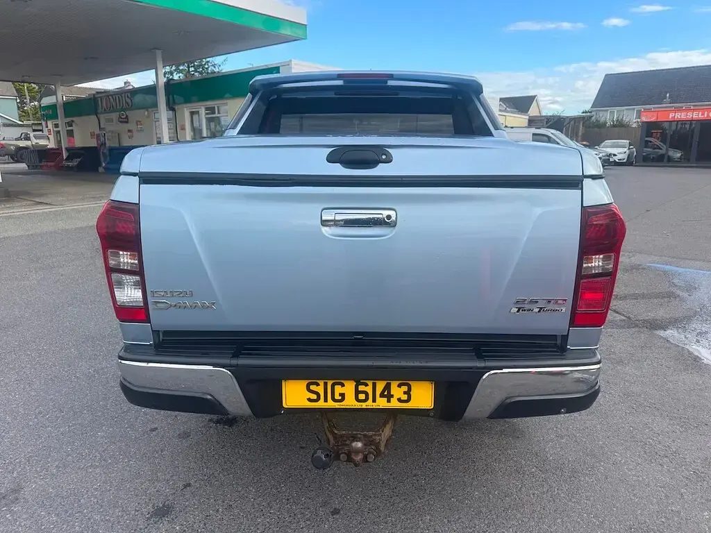Used Isuzu D-Max 2017 Blue Pickup