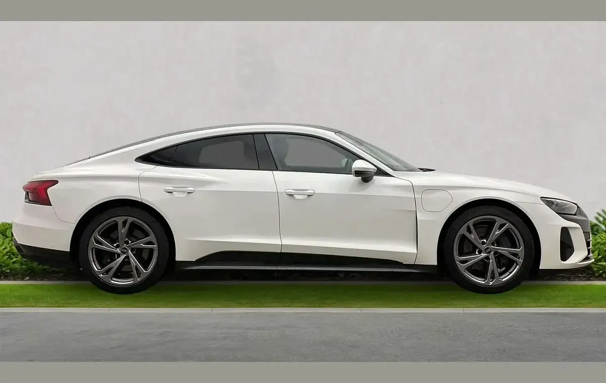 Used Audi e-tron GT quattro Comfort 384 kW (523 HP) 2023 White Sedan