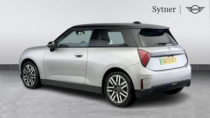 Second-hand Mini Cooper Hatch 133 kW (181 CP) 2025 Argintiu Hatchback