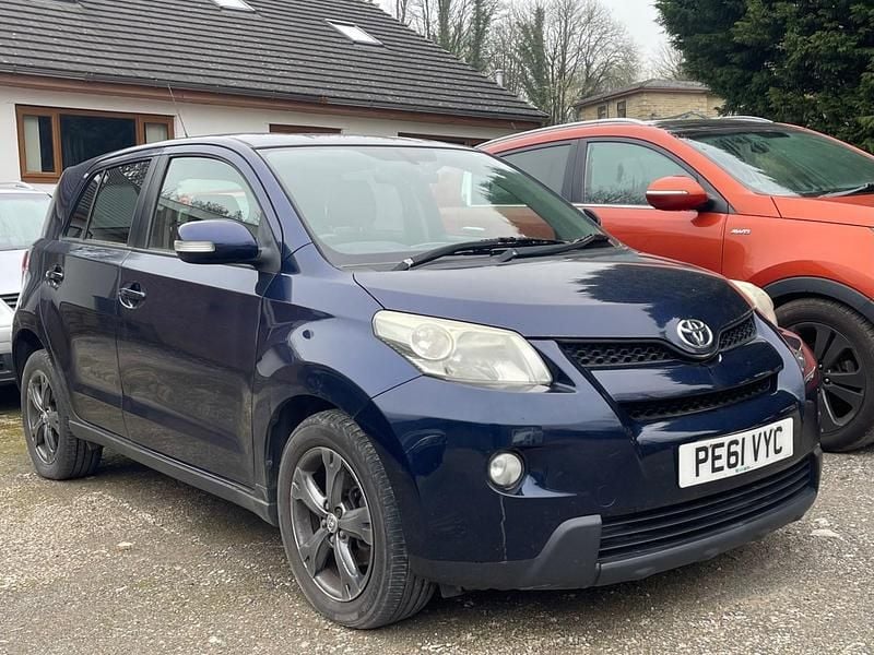 Used Toyota Urban Cruiser 90 HP (66 kW) 2011 Blue Hatchback