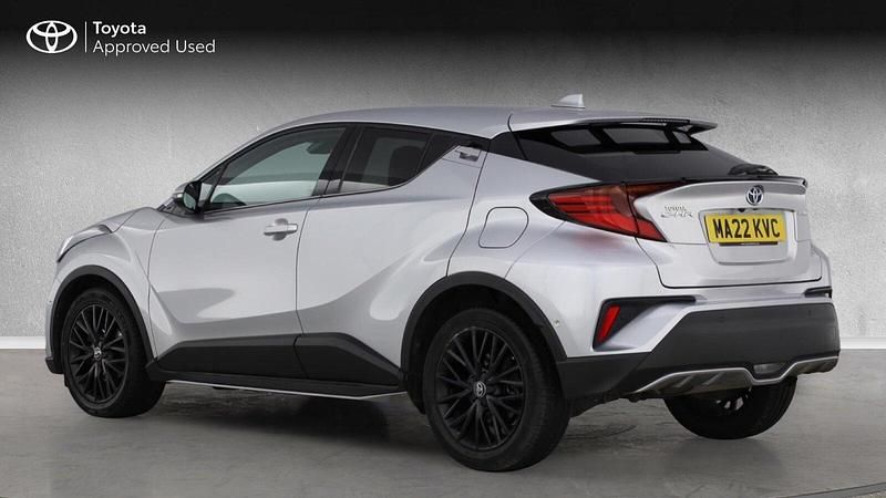 Używany Toyota C-HR 122 KM (89 kW) 2022 Srebrny SUV