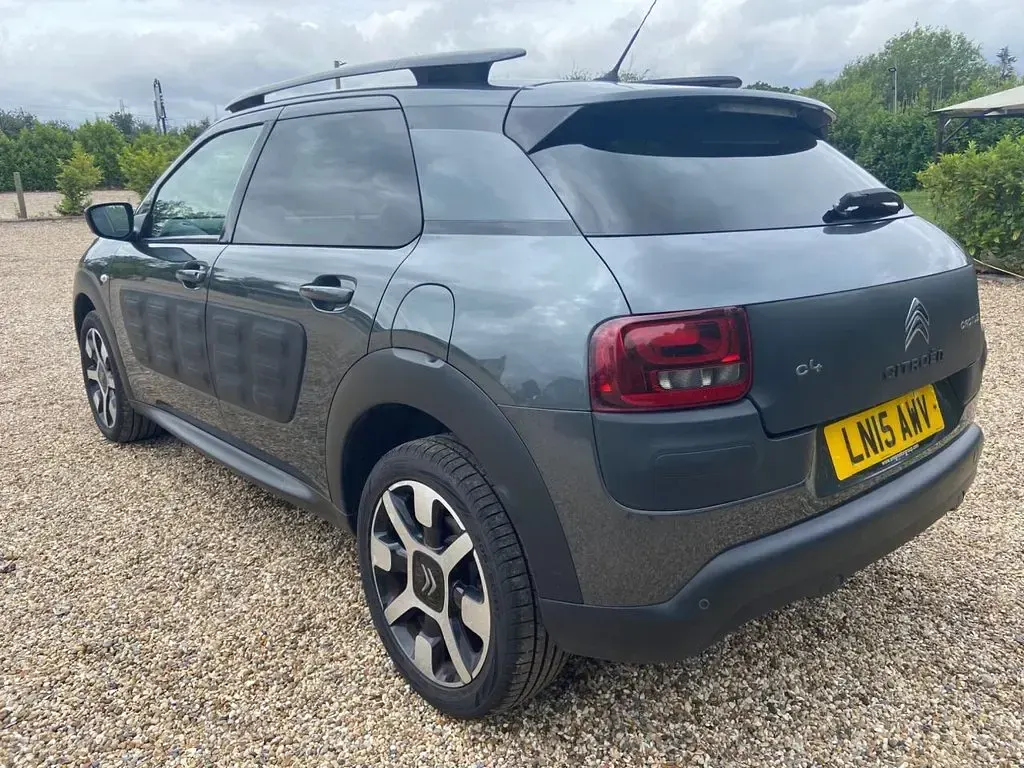 Used Citroën C4 Cactus Flair 100 HP (73 kW) 2015 Grey Hatchback
