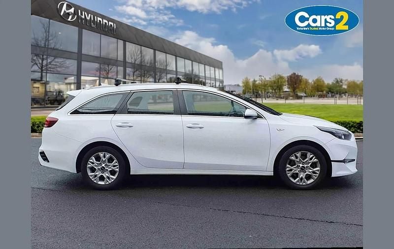 White Used 2021 Kia Ceed Sportswagon Estate | £9,990 (Good price) - Image 1/3