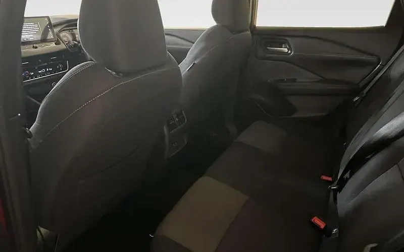 Used Nissan Qashqai N-Connecta 140 HP (102 kW) 2023 Red SUV