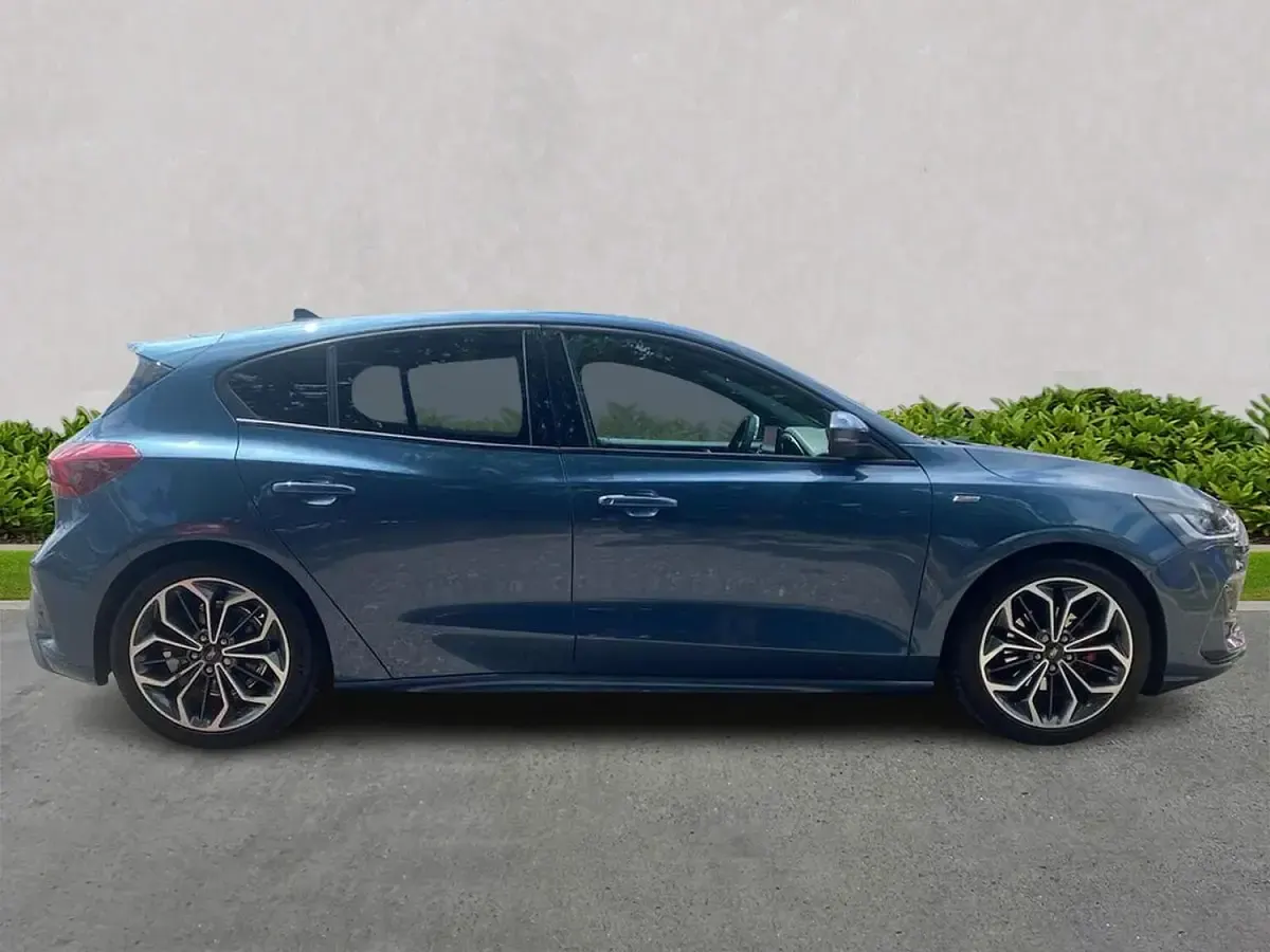 Used Ford Focus ST-Line X 125 HP (91 kW) 2025 Blue Hatchback