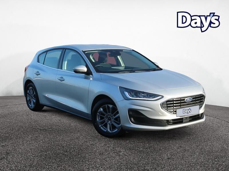 Used Ford Focus Titanium 125 HP (91 kW) 2022 Silver Hatchback