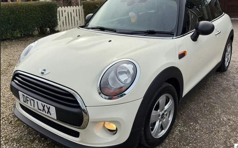 Used Mini ONE Hatch 102 HP (75 kW) 2017 White Hatchback