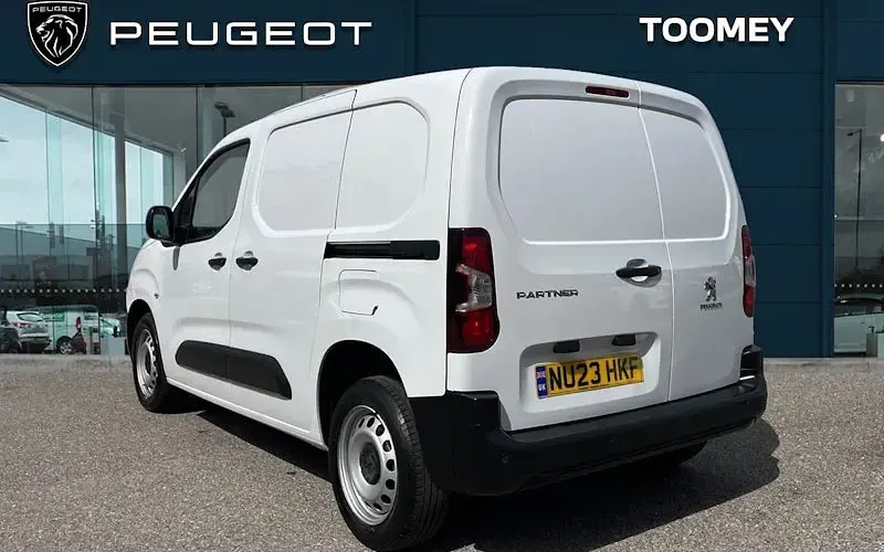 Used Peugeot Partner Premium 102 HP (75 kW) 2023 White MPV
