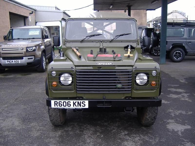 Używany Land Rover Defender 90 KM (66 kW) 1997 Zielony SUV