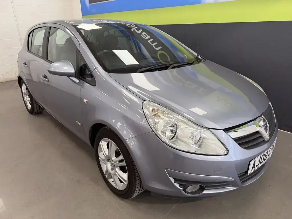 Używany Vauxhall Corsa Design Edition 89 KM (65 kW) 2008 Srebrny Hatchback