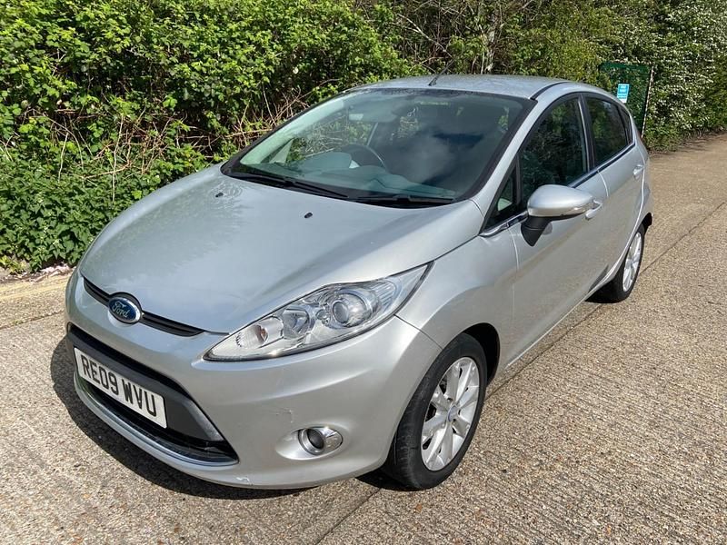 Used Ford Fiesta Zetec 96 HP (70 kW) 2009 Silver Hatchback