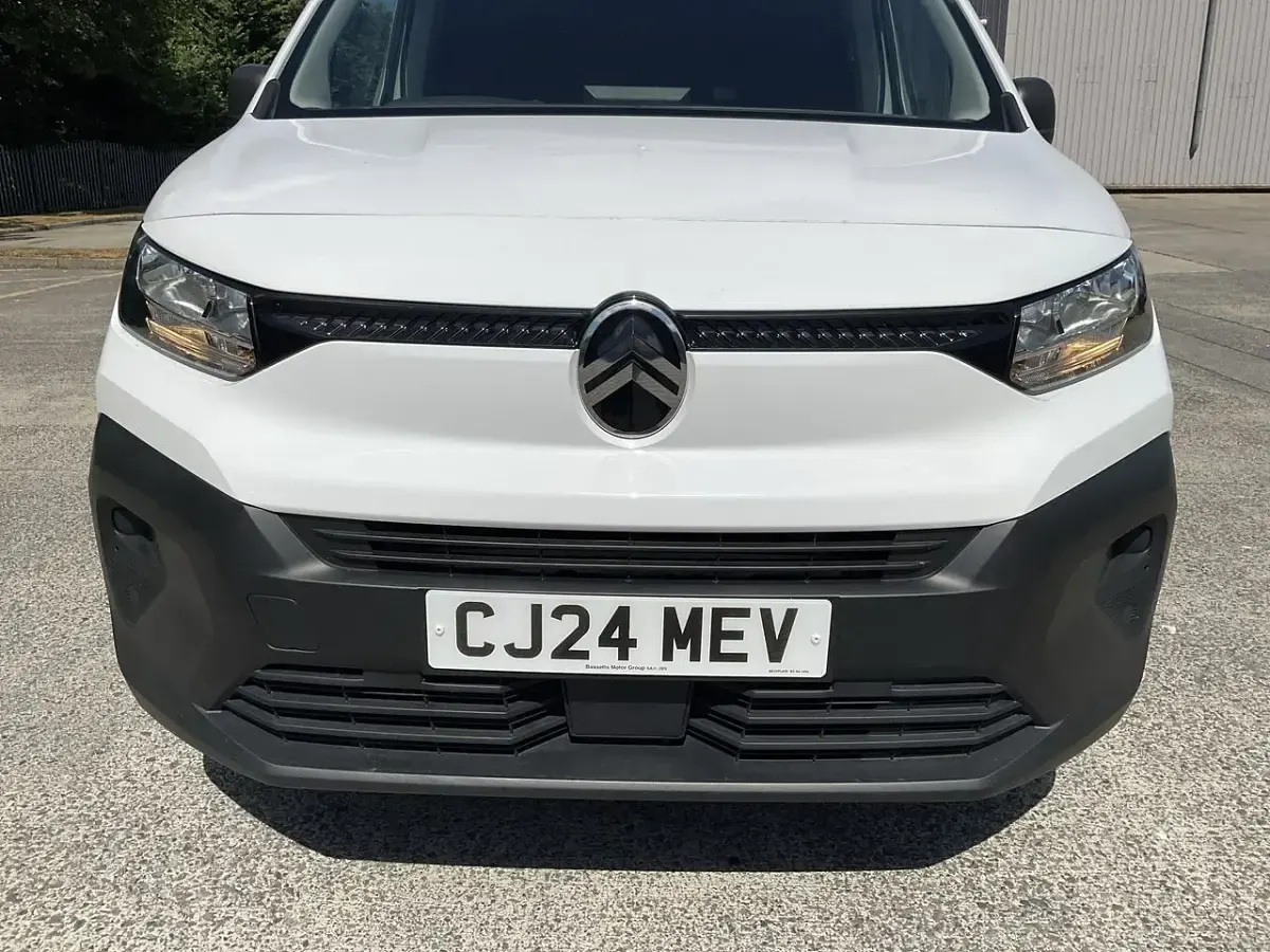 Used Citroën Berlingo 100 HP (73 kW) 2024 White MPV