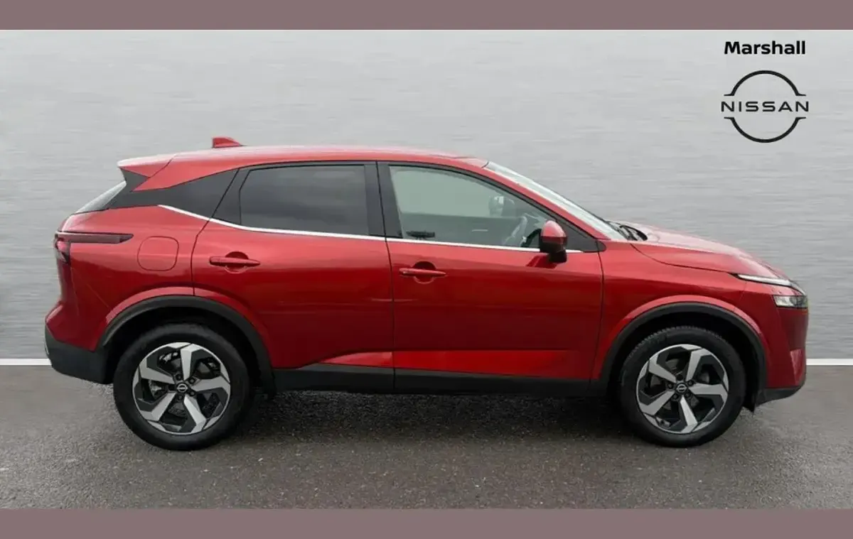 Used Nissan Qashqai N-Connecta 155 HP (114 kW) 2023 Red SUV