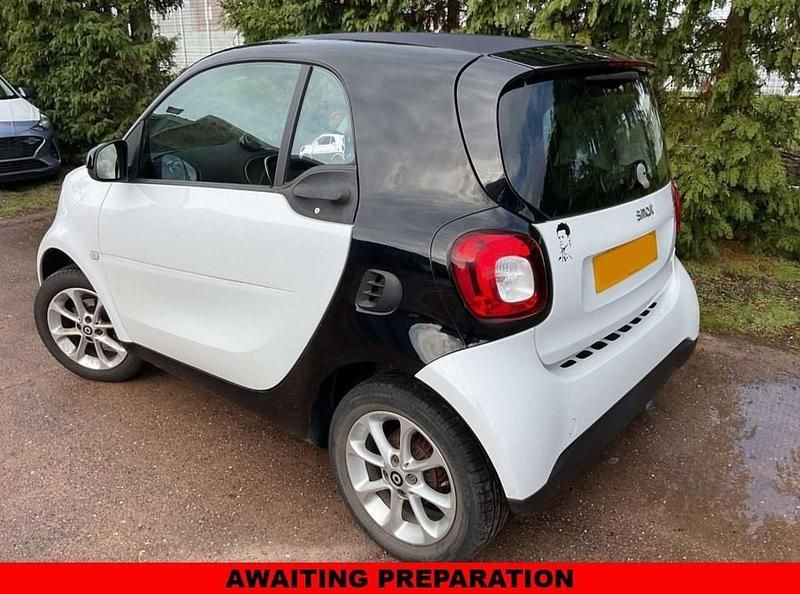 Used Smart ForTwo Coupé Passion 71 HP (52 kW) 2016 White Coupe