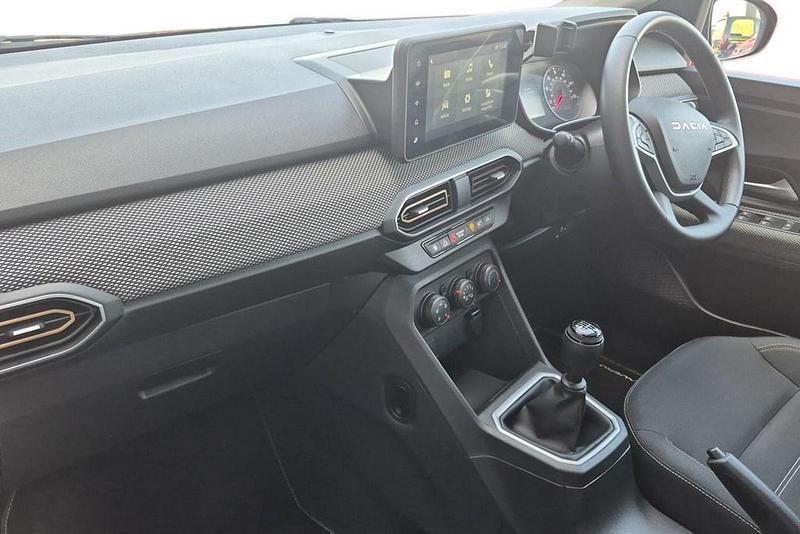 Used Dacia Sandero Expression 91 HP (66 kW) 2024 Green Hatchback