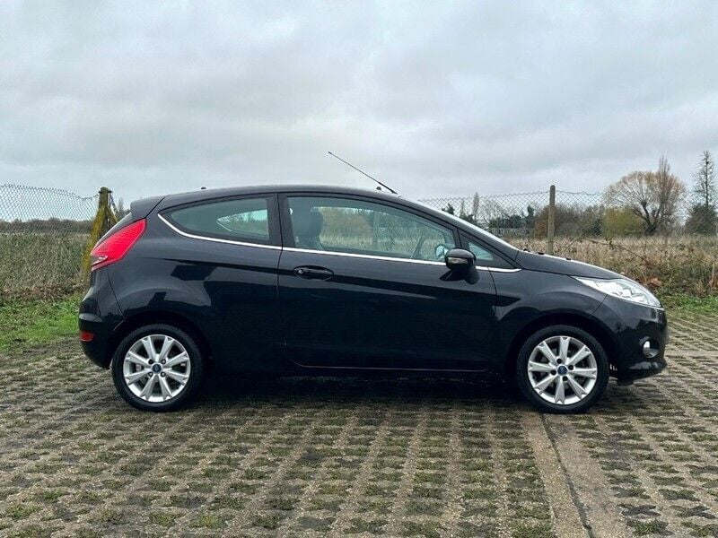 Used Ford Fiesta Zetec 80 HP (58 kW) 2010 Black Hatchback
