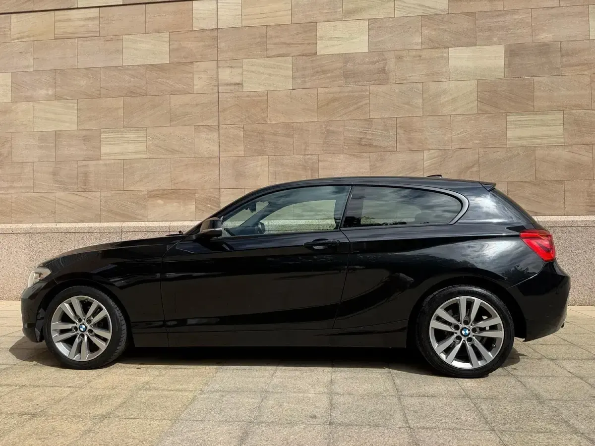 Used BMW 118 Sport Line 136 HP (100 kW) 2015 Black Hatchback