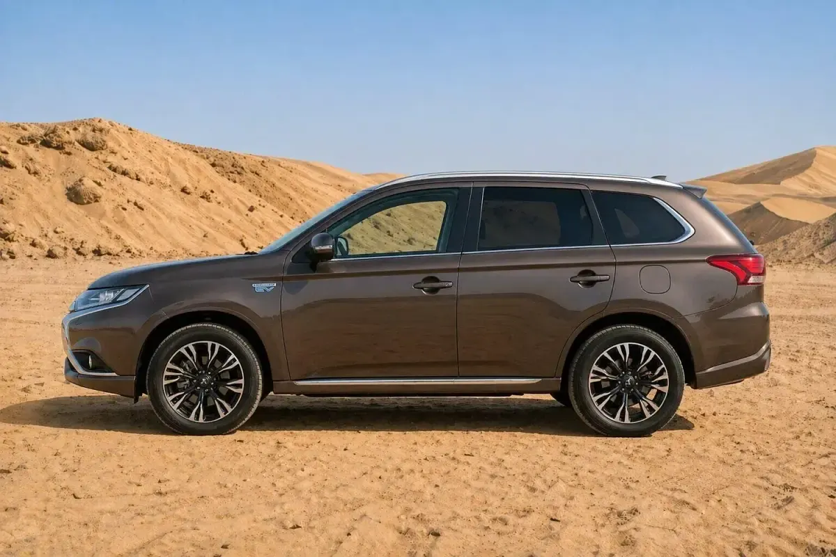 Używany Mitsubishi Outlander P-HEV 200 KM (147 kW) 2016 Brązowy SUV