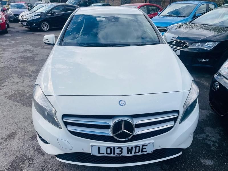 Begagnad Mercedes A180 2013 Vit Halvkombi