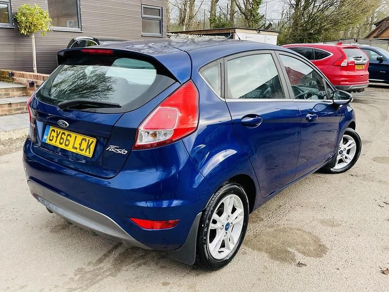Usado Ford Fiesta Zetec 2016 Azul Citadino