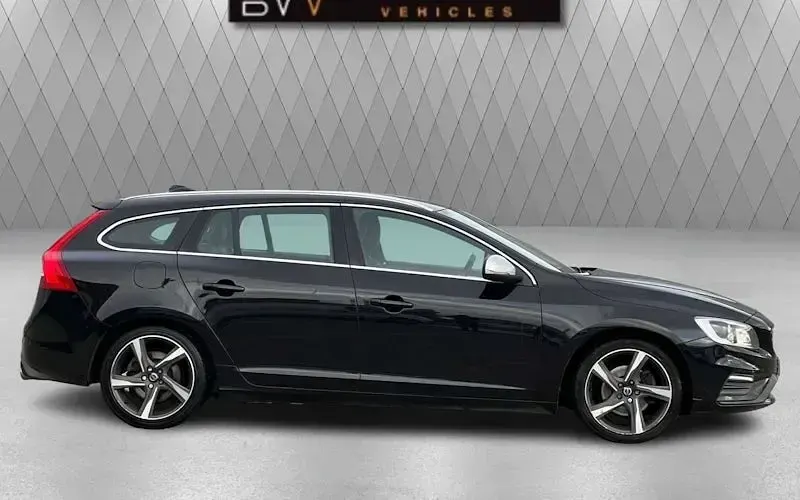 Usado Volvo V60 R-Design 190 HP (139 kW) 2015 Carrinha