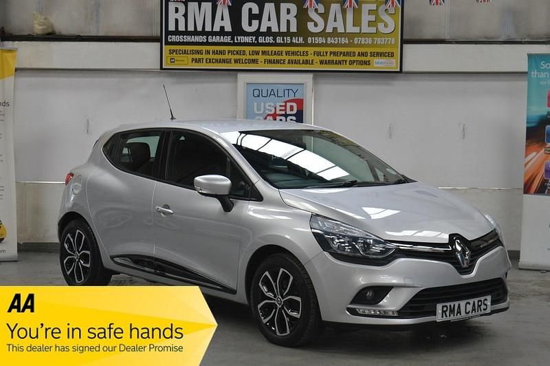 Silver Used 2019 Renault Clio IV Play Hatchback | £9,795 (A bit pricey) - Image 1/4
