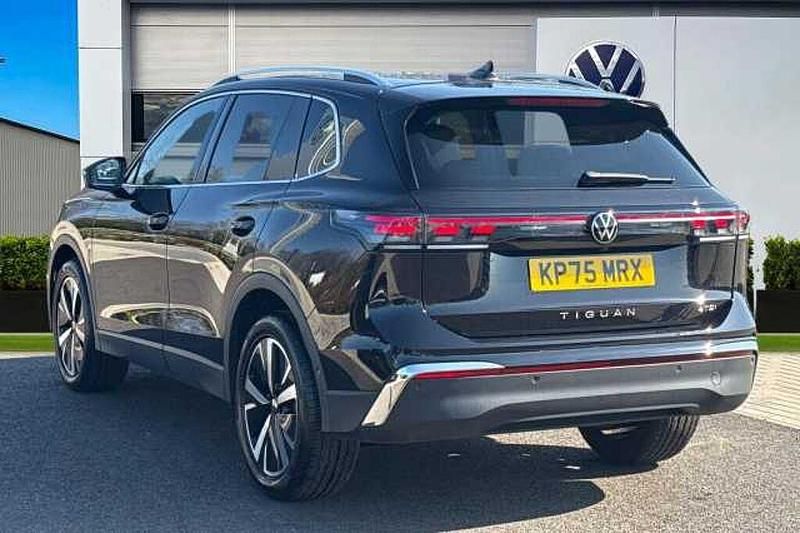 New VW Tiguan Elegance 150 HP (110 kW) 2025 Black SUV
