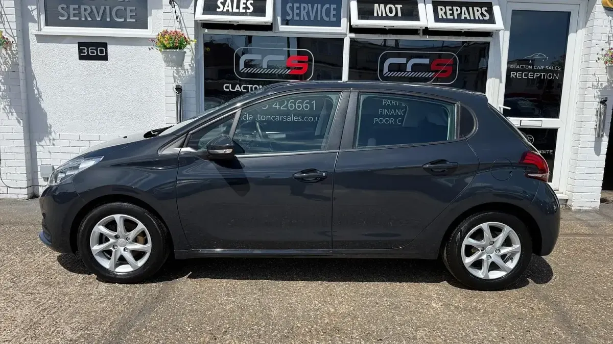 Used Peugeot 208 Active 68 HP (50 kW) 2017 Grey Hatchback