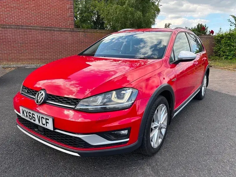 Used VW Golf Alltrack 181 HP (133 kW) 2016 Bright red Estate