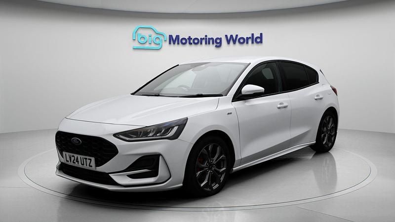 Used Ford Focus ST-Line 155 HP (114 kW) 2024 White Hatchback