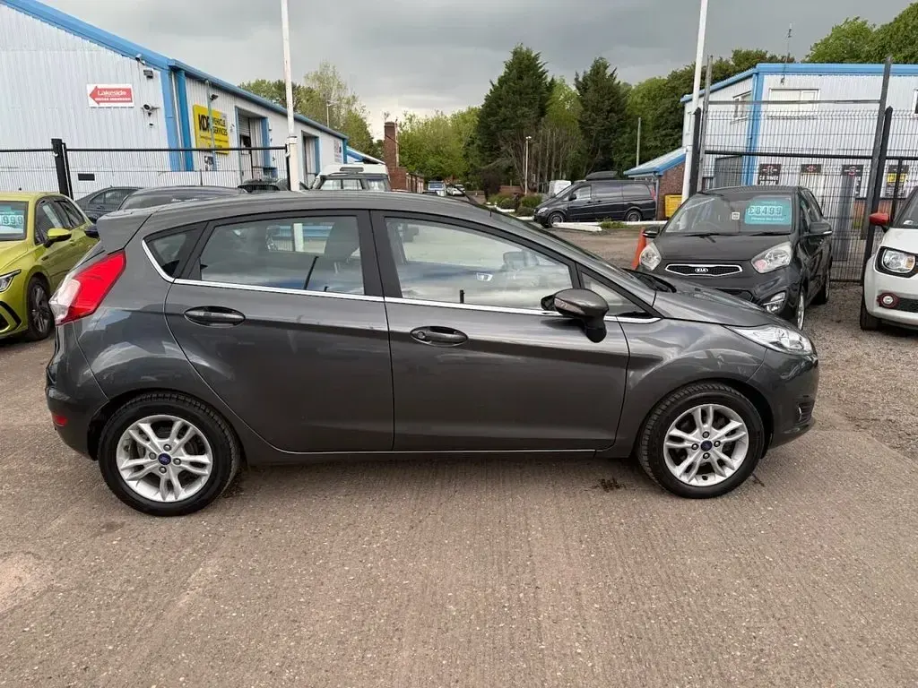 Used Ford Fiesta Zetec 82 HP (60 kW) 2016 Grey Hatchback