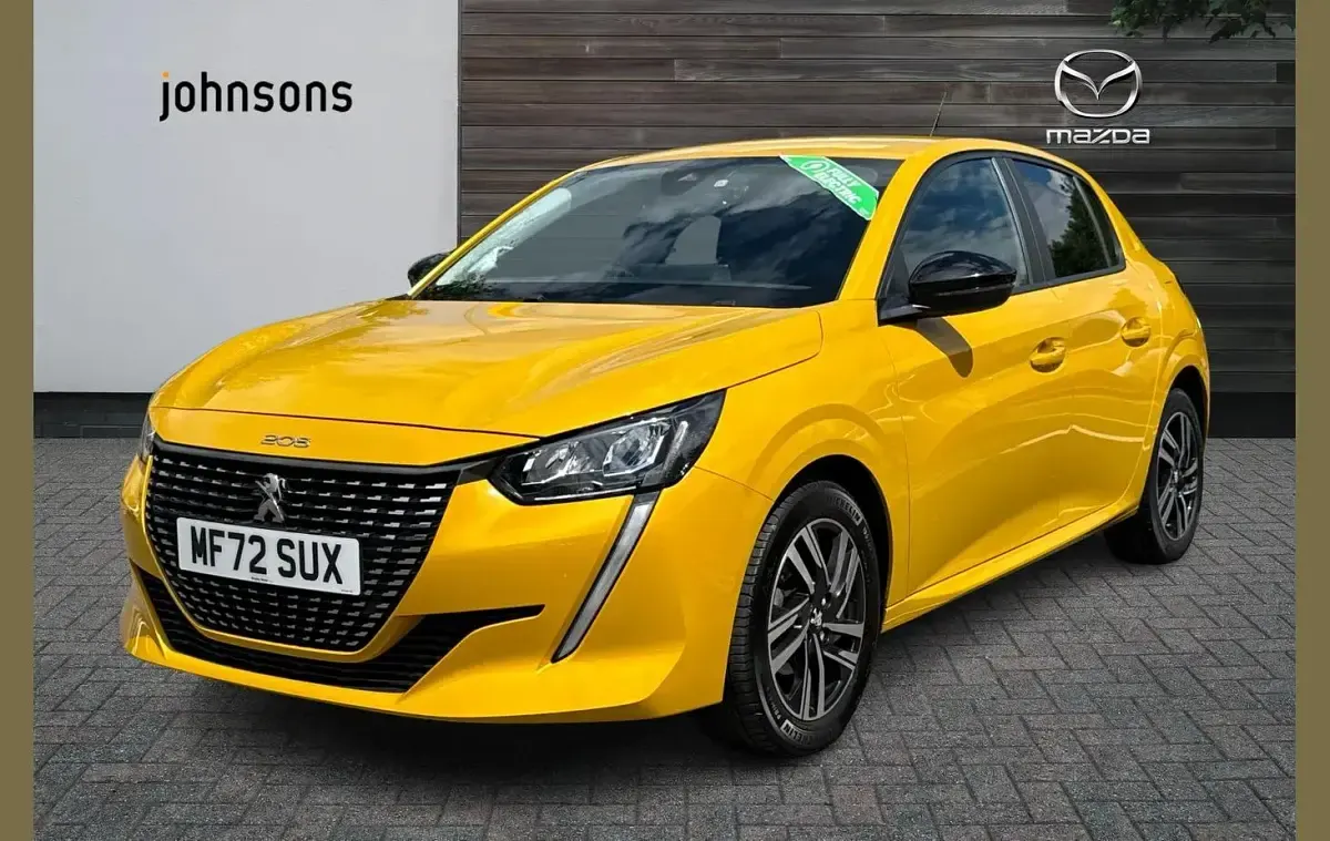 Used Peugeot 208 Active+ 73 HP (53 kW) 2023 Yellow Hatchback